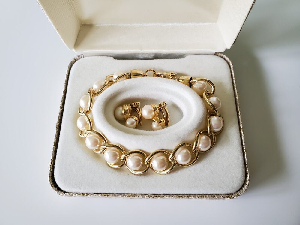 Vintage Faux Pearl and Gold Tone Bracelet and Earring Set by Richelieu